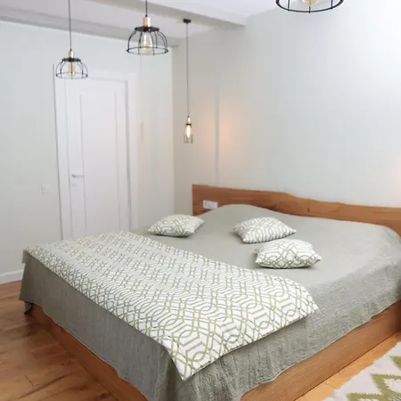 Apartment семибарвиця